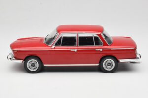 BMW 2000 121 レッド MCG 1:18 MCG18543 メタル - 画像 3/6