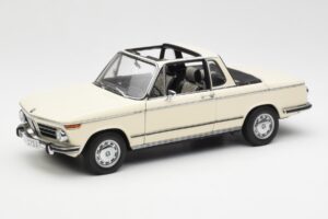 BMW 2002 Baur カブリオレ E10 Chamonix ホワイト AUTOart 1:18 70532 メタル