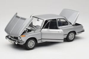 BMW 2002 Tii ポラリスシルバー AUTOart 1:18 80430146517 メタル - 画像 2/8