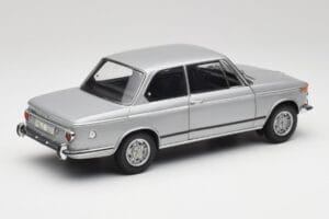 BMW 2002 Tii ポラリスシルバー AUTOart 1:18 80430146517 メタル - 画像 3/8