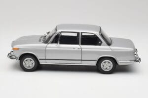 BMW 2002 Tii ポラリスシルバー AUTOart 1:18 80430146517 メタル - 画像 4/8
