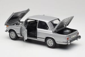 BMW 2002 Tii ポラリスシルバー AUTOart 1:18 80430146517 メタル - 画像 5/8