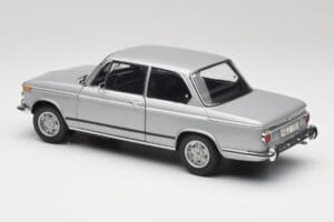 BMW 2002 Tii ポラリスシルバー AUTOart 1:18 80430146517 メタル - 画像 7/8