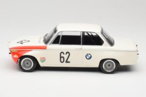 BMW 2002 tiK BMW AG #1 H. Hahne / D. Quester Class Winner Guards International 6 Hours Brands Hatch 1969 Minichamps 1:18 1556 - 画像 3/6