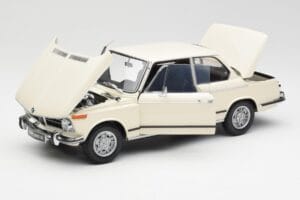 BMW 2002 ホワイト Kyosho 1:18 08541W メタル - 画像 2/8