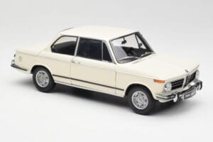 BMW 2002 ホワイト Kyosho 1:18 08541W メタル - 画像 6/8