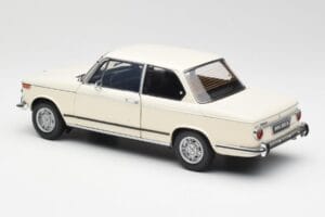BMW 2002 ホワイト Kyosho 1:18 08541W メタル - 画像 7/8