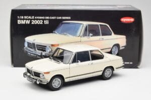 BMW 2002 ホワイト Kyosho 1:18 08541W メタル - 画像 8/8