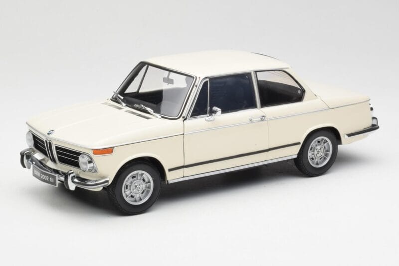 BMW 2002 ホワイト Kyosho 1:18 08541W メタル