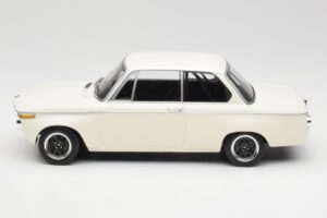BMW 2002 ホワイト Plain Body Version Minichamps 1:18 155702600 メタル - 画像 3/6