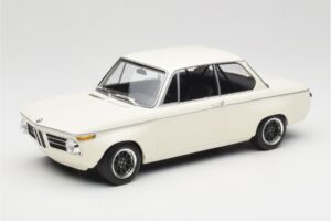 BMW 2002 ホワイト Plain Body Version Minichamps 1:18 155702600 メタル
