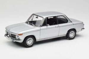 BMW 2002tii シルバー AUTOart 1:18 80430151479 メタル