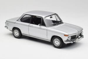 BMW 2002tii シルバー AUTOart 1:18 80430151479 メタル - 画像 6/8
