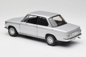BMW 2002tii シルバー AUTOart 1:18 80430151479 メタル - 画像 7/8