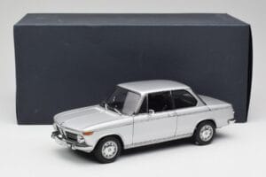 BMW 2002tii シルバー AUTOart 1:18 80430151479 メタル - 画像 8/8