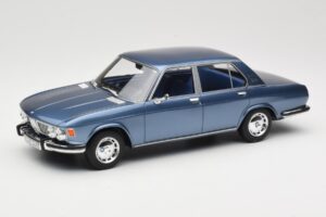 BMW 2500 E3 Blue Metallic BoS Models 1:18 BOS030 レジン