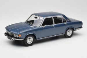 BMW 2500 E3 Blue Metallic Minichamps 1:18 155029200 メタル
