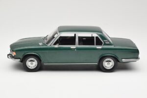 BMW 2500 E3 Green Metallic Minichamps 1:18 155029201 メタル - 画像 3/6