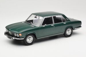 BMW 2500 E3 Green Metallic Minichamps 1:18 155029201 メタル