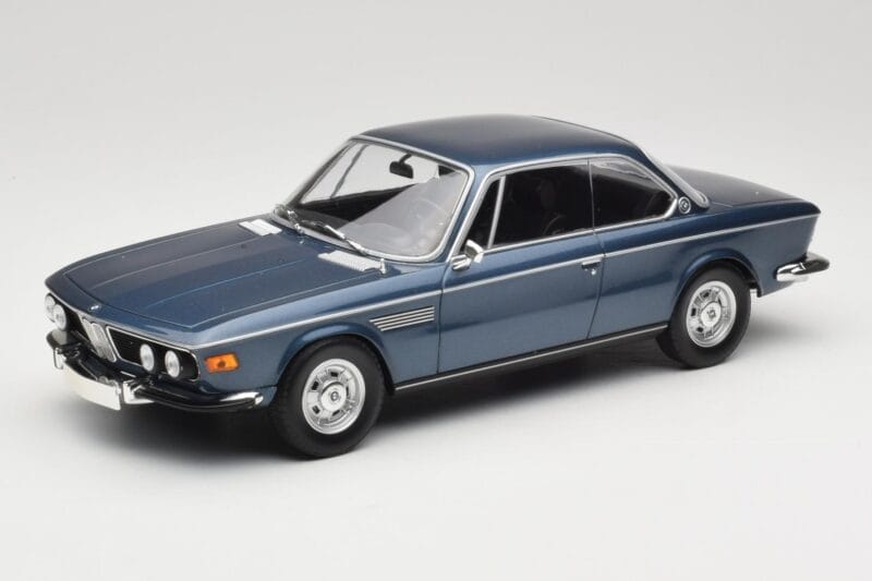 BMW 2800 CS E9 ブルーメタリック Minichamps 1:18 155028032 メタル