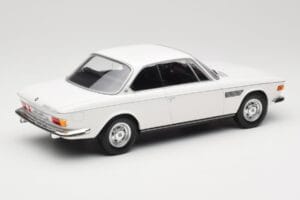 BMW 2800 CS E9 ホワイト Minichamps 1:18 155028030 メタル - 画像 2/6