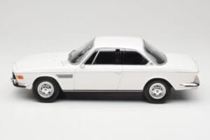BMW 2800 CS E9 ホワイト Minichamps 1:18 155028030 メタル - 画像 3/6