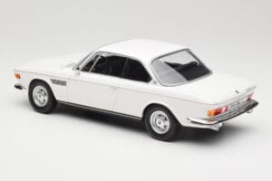BMW 2800 CS E9 ホワイト Minichamps 1:18 155028030 メタル - 画像 5/6