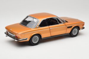 BMW 3.0 CSi E9 Gold Metallic Minichamps 1:18 180029027 メタル - 画像 3/8