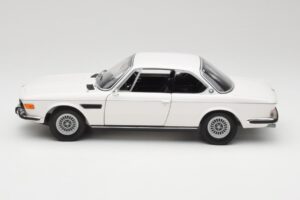 BMW 3.0 CSi E9 ホワイト Minichamps 1:18 180029026 メタル - 画像 4/8