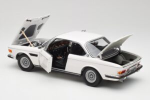 BMW 3.0 CSi E9 ホワイト Minichamps 1:18 180029026 メタル - 画像 5/8