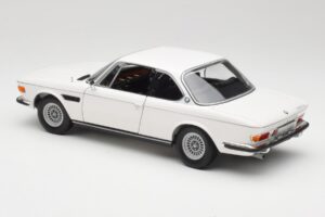 BMW 3.0 CSi E9 ホワイト Minichamps 1:18 180029026 メタル - 画像 7/8