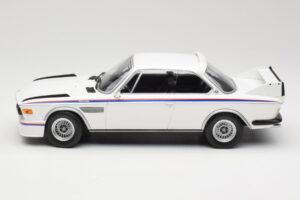 BMW 3.0 CSL E9 ホワイト Minichamps 1:18 155028136 メタル - 画像 3/6