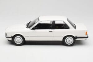 BMW 323i E21 ホワイト Minichamps 1:18 155026005 メタル - 画像 3/6