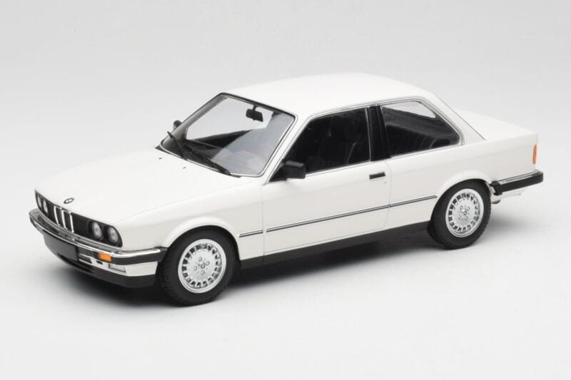 BMW 323i E21 ホワイト Minichamps 1:18 155026005 メタル
