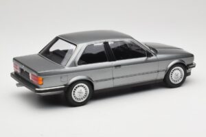 BMW 323i E30 Grey Metallic Minichamps 1:18 155026006 メタル - 画像 2/6