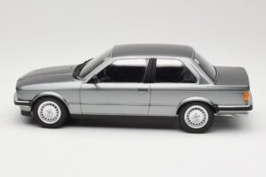 BMW 323i E30 Grey Metallic Minichamps 1:18 155026006 メタル - 画像 3/6