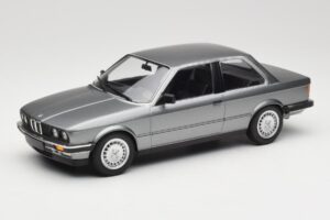 BMW 323i E30 Grey Metallic Minichamps 1:18 155026006 メタル