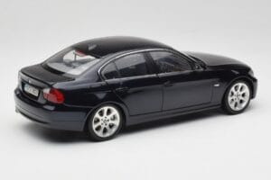 BMW 330i E46 ブラック Kyosho 1:18 08731RB メタル - 画像 3/8