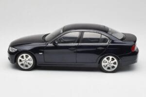BMW 330i E46 ブラック Kyosho 1:18 08731RB メタル - 画像 4/8