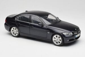 BMW 330i E46 ブラック Kyosho 1:18 08731RB メタル - 画像 6/8