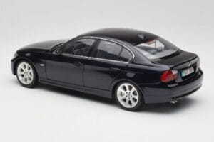 BMW 330i E46 ブラック Kyosho 1:18 08731RB メタル - 画像 7/8