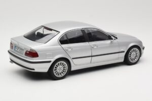 BMW 330i E46 シルバー UT 1:18 80430302328 メタル - 画像 3/8