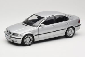 BMW 330i E46 シルバー UT 1:18 80430302328 メタル