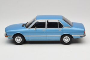 BMW 5 Series E12 ブルー MCG 1:18 MCG18541 メタル - 画像 3/6