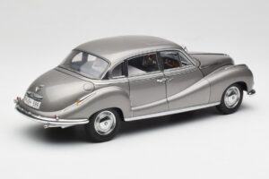 BMW 502 2.6 Luxus Silver Beige Metallic AUTOart 1:18 70591 メタル - 画像 3/8