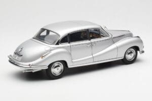 BMW 502 2.6 Luxus Super シルバー AUTOart 1:18 70593 メタル - 画像 3/8