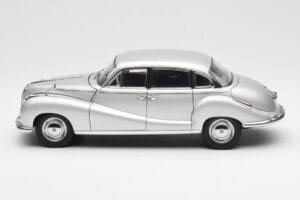 BMW 502 2.6 Luxus Super シルバー AUTOart 1:18 70593 メタル - 画像 4/8