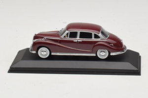 BMW 502 V8 ダークレッド Minichamps 1:43 430022402 メタル