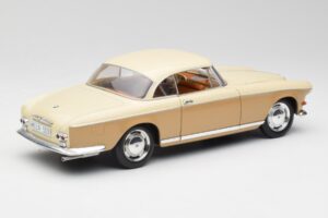 BMW 503 ベージュ Revell 1:18 8832 メタル - 画像 3/8