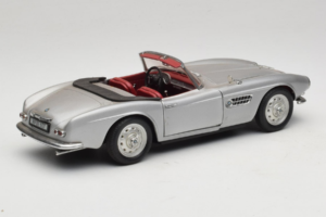 BMW 507 カブリオレ シルバー Revell 1:18 8829 メタル - 画像 3/8